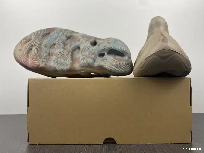 Runner Adidas GY3969 Yeezy Foam 0529